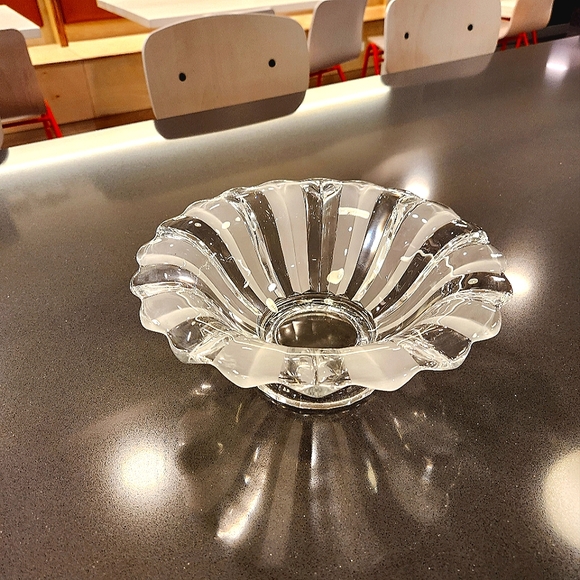 Scalloped Vintage Glass Bowl - Picture 2 of 7